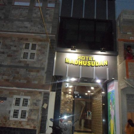 Hotel Madhusudan Dwārka 外观 照片