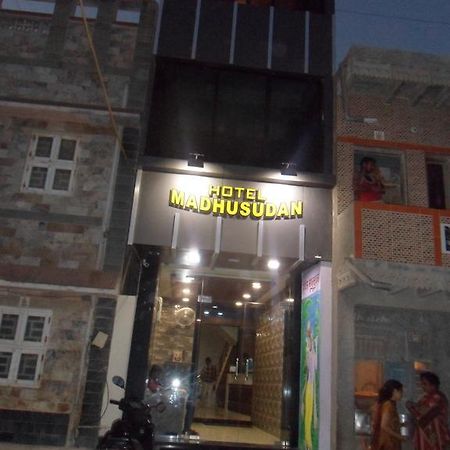 Hotel Madhusudan Dwārka 外观 照片
