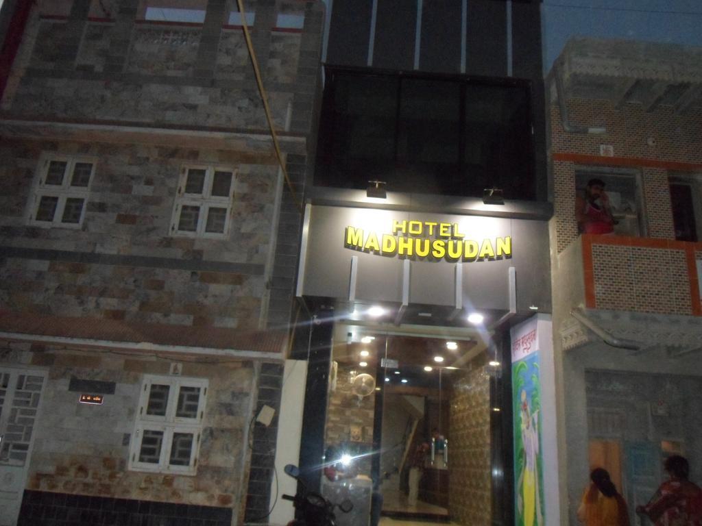 Hotel Madhusudan Dwārka 外观 照片