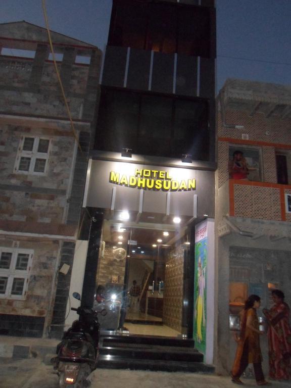 Hotel Madhusudan Dwārka 外观 照片